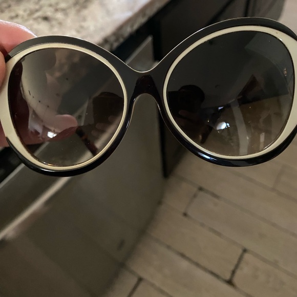 Louis Vuitton Tri Colored over sized Sunglasses - Picture 6 of 14